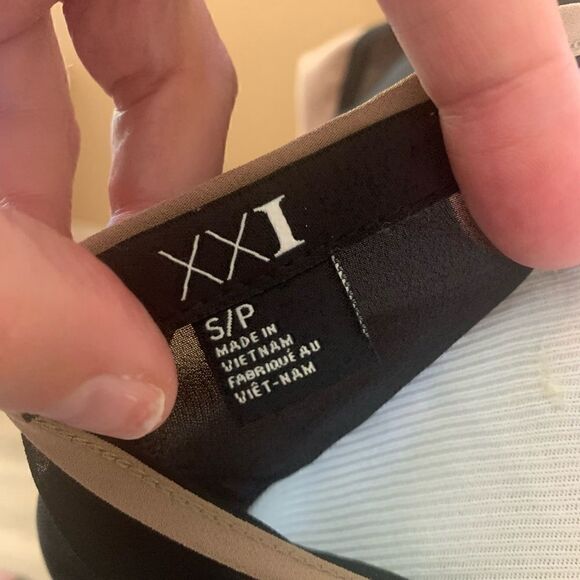 XXI Black and Tan Ruffle Top with Sheer Back size SP - Picture 3 of 5